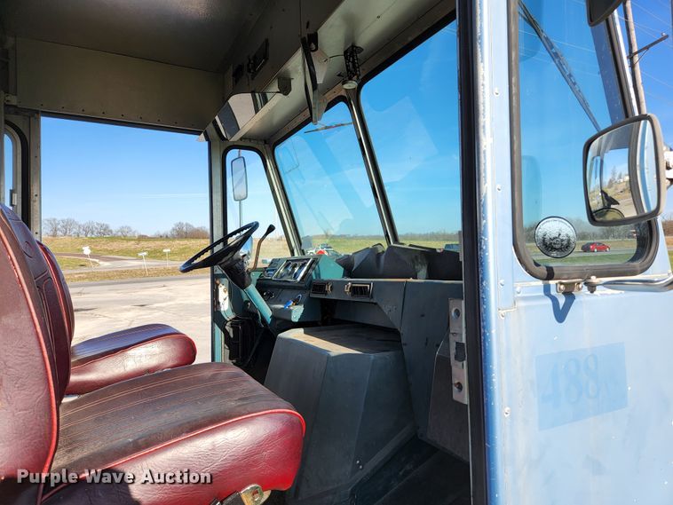 image for item HK9440 1988 Chevrolet P30  delivery truck