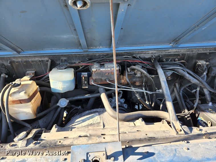 image for item HK9440 1988 Chevrolet P30  delivery truck