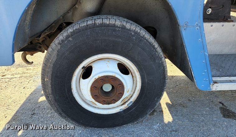 image for item HK9440 1988 Chevrolet P30  delivery truck