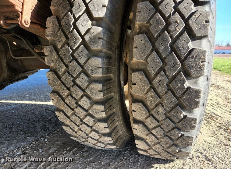 image for item HK9440 1988 Chevrolet P30  delivery truck