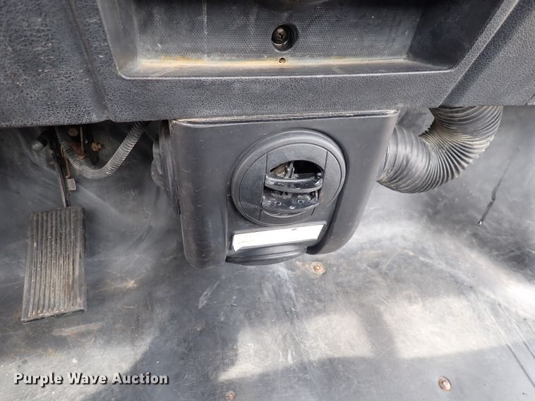 image for item HR9805 2015 Cushman 1600XD  utility vehicle