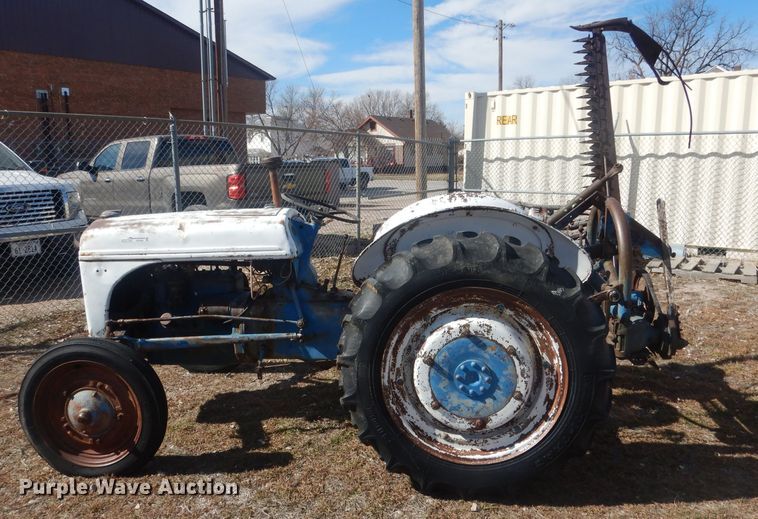 image for item HU9393 Ford 9N  tractor