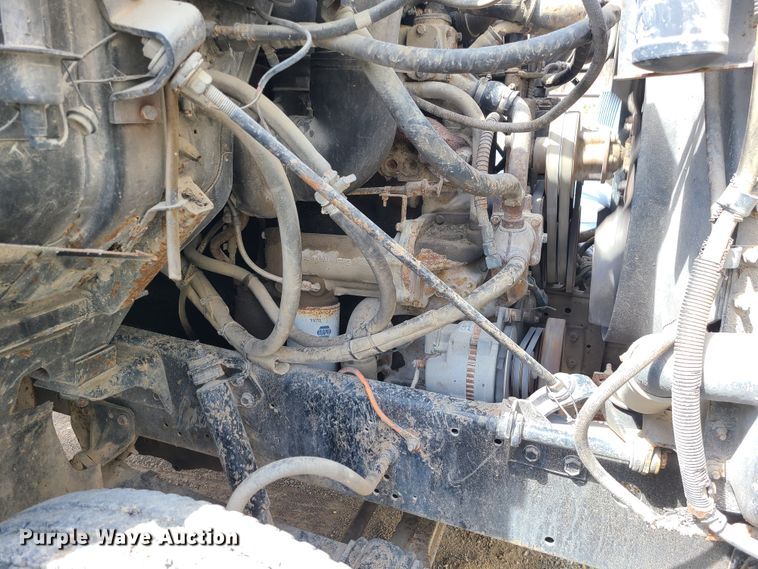 image for item IF9459 1984 International 2275  truck cab and chassis