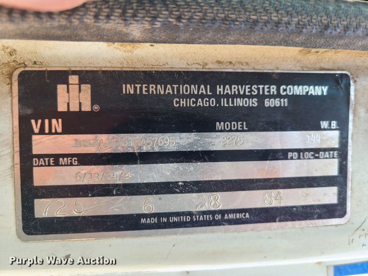 image for item IF9459 1984 International 2275  truck cab and chassis