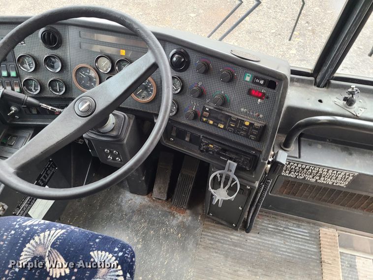 image for item IF9464 1997 Prevost  coach bus