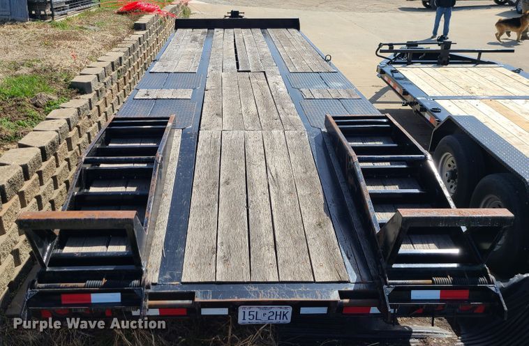 image for item IF9473 2012 Eager Beaver 20XPT  equipment trailer