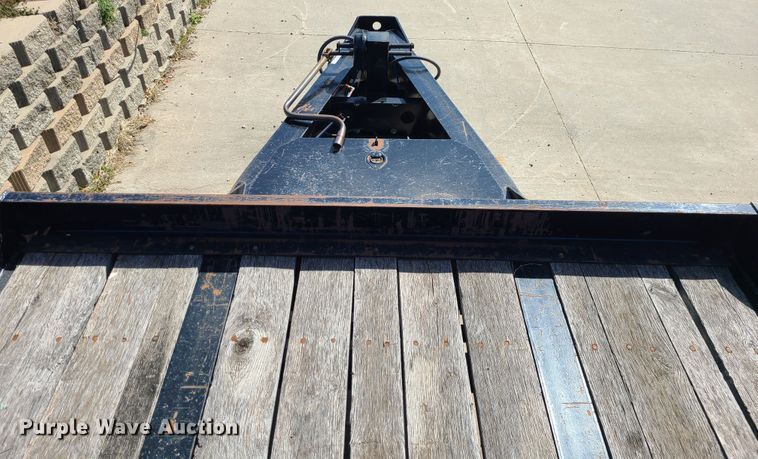 image for item IF9473 2012 Eager Beaver 20XPT  equipment trailer