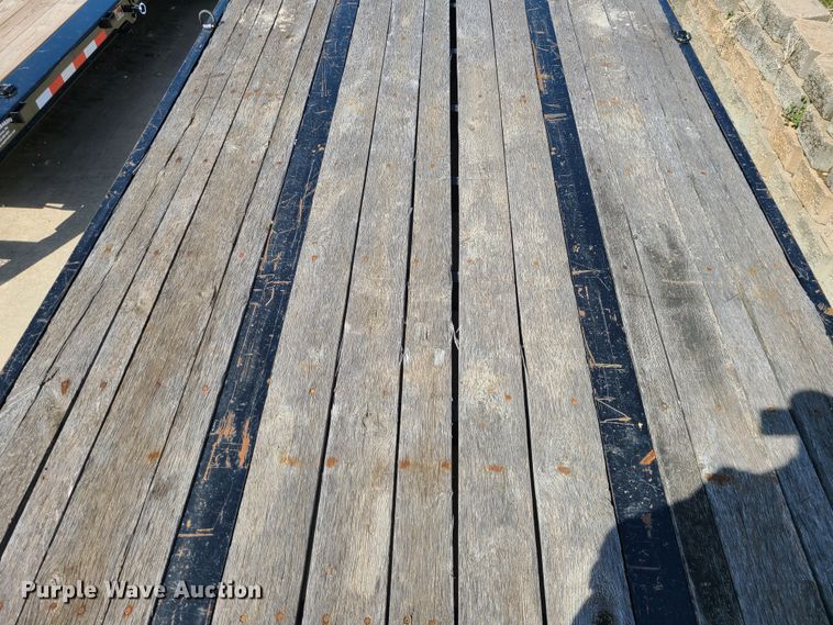 image for item IF9473 2012 Eager Beaver 20XPT  equipment trailer