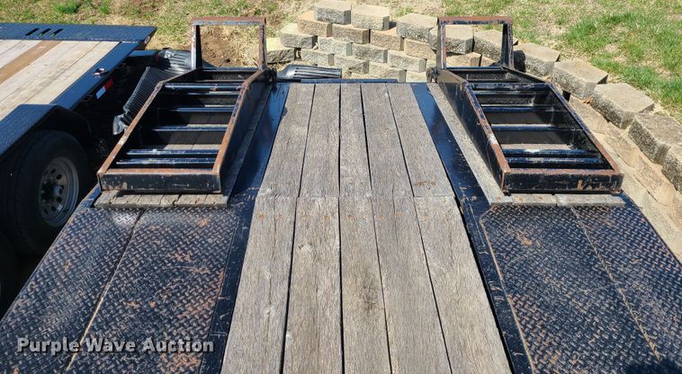 image for item IF9473 2012 Eager Beaver 20XPT  equipment trailer