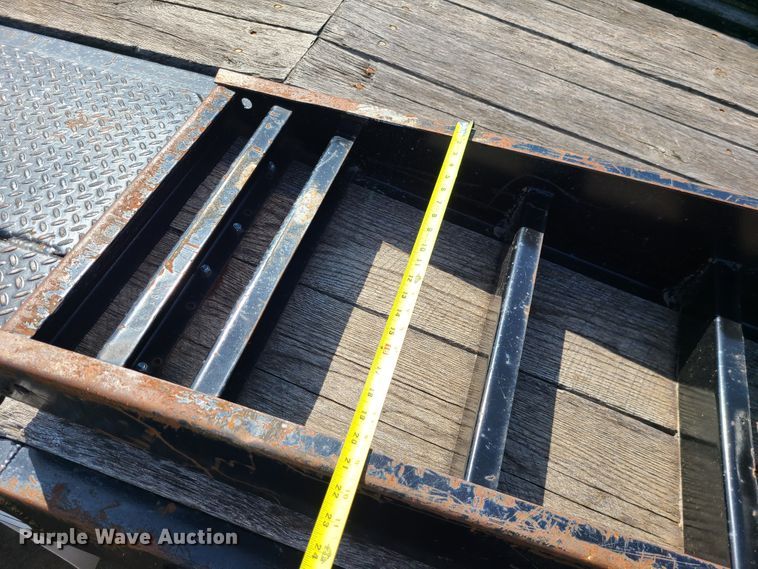 image for item IF9473 2012 Eager Beaver 20XPT  equipment trailer