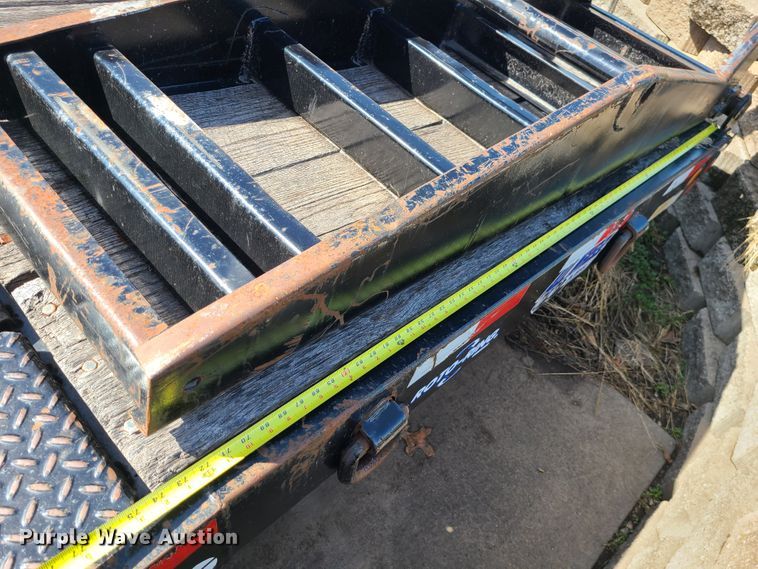 image for item IF9473 2012 Eager Beaver 20XPT  equipment trailer