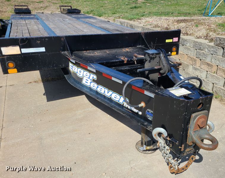 image for item IF9473 2012 Eager Beaver 20XPT  equipment trailer