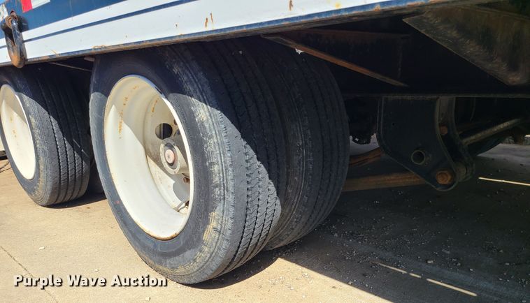 image for item IF9473 2012 Eager Beaver 20XPT  equipment trailer