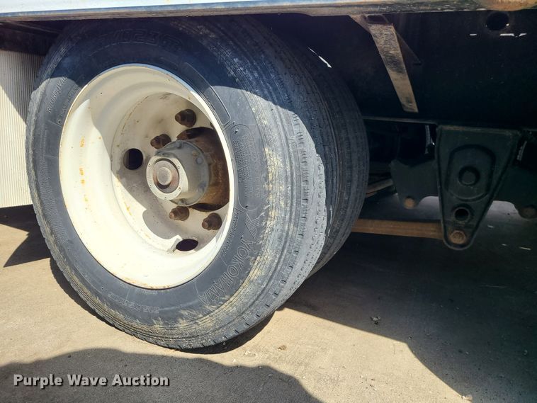 image for item IF9473 2012 Eager Beaver 20XPT  equipment trailer