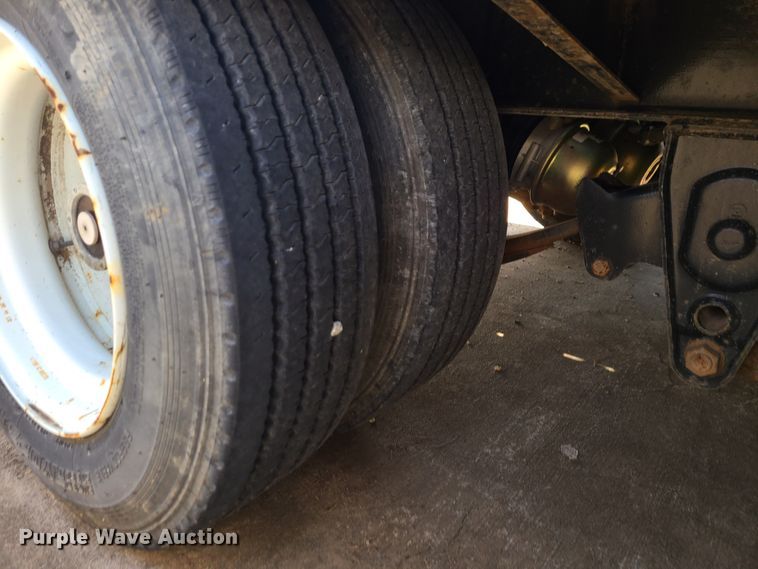 image for item IF9473 2012 Eager Beaver 20XPT  equipment trailer