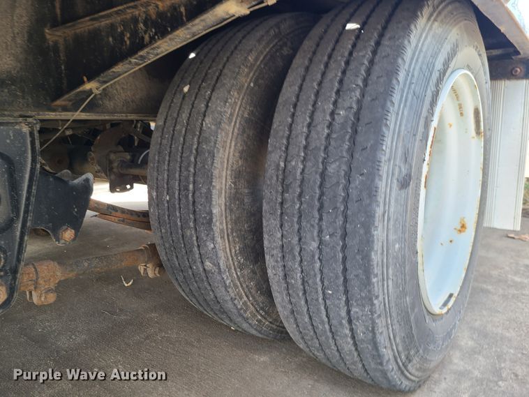 image for item IF9473 2012 Eager Beaver 20XPT  equipment trailer