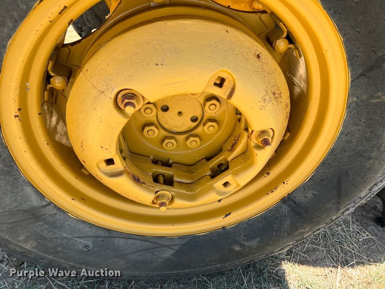 image for item IG9401 Ford 3400  tractor