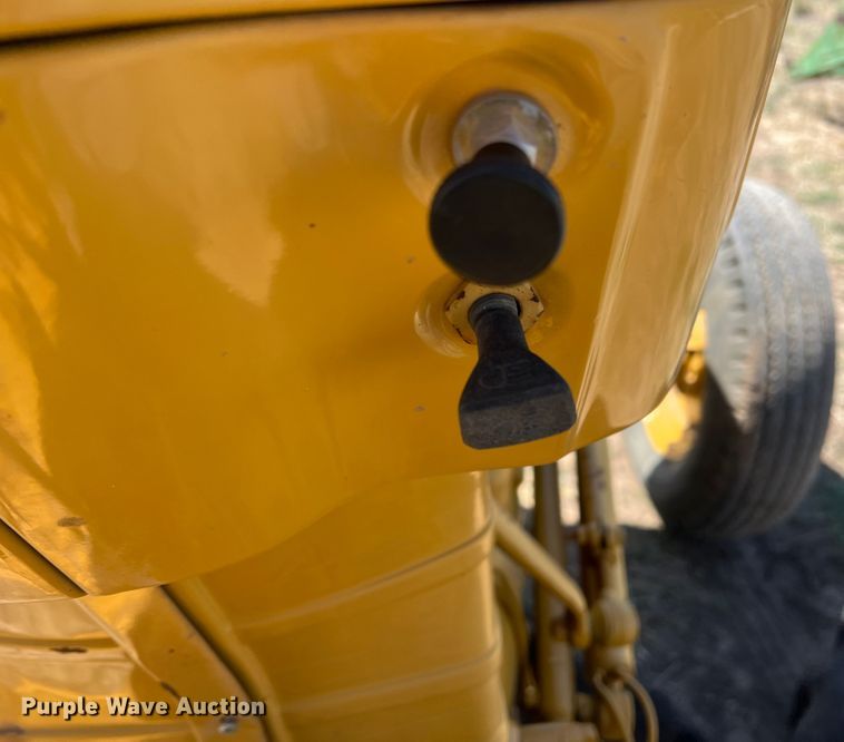 image for item IG9401 Ford 3400  tractor