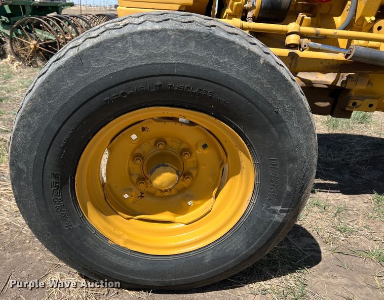 image for item IG9401 Ford 3400  tractor