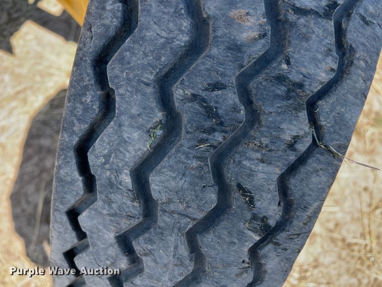 image for item IG9401 Ford 3400  tractor