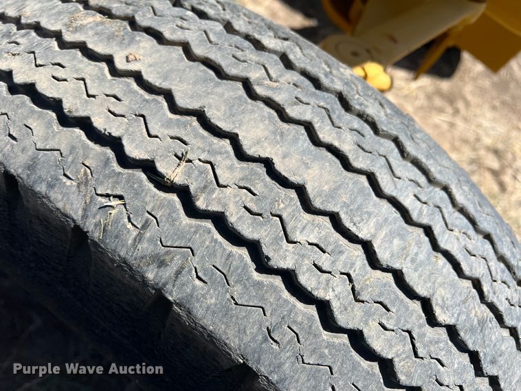 image for item IG9401 Ford 3400  tractor