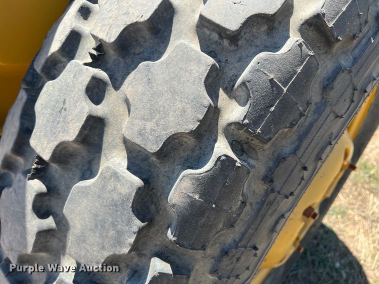 image for item IG9401 Ford 3400  tractor