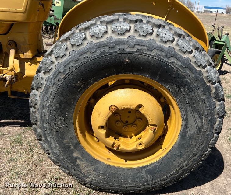 image for item IG9401 Ford 3400  tractor