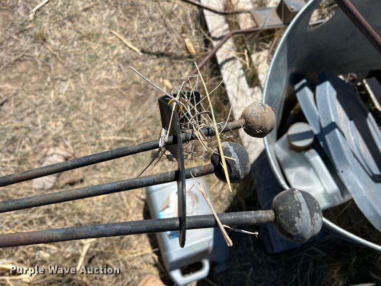 image for item IG9401 Ford 3400  tractor