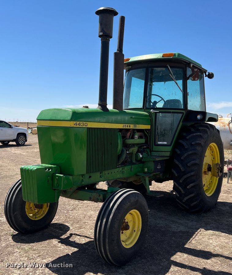 image for item IG9402 1976 John Deere 4430  tractor