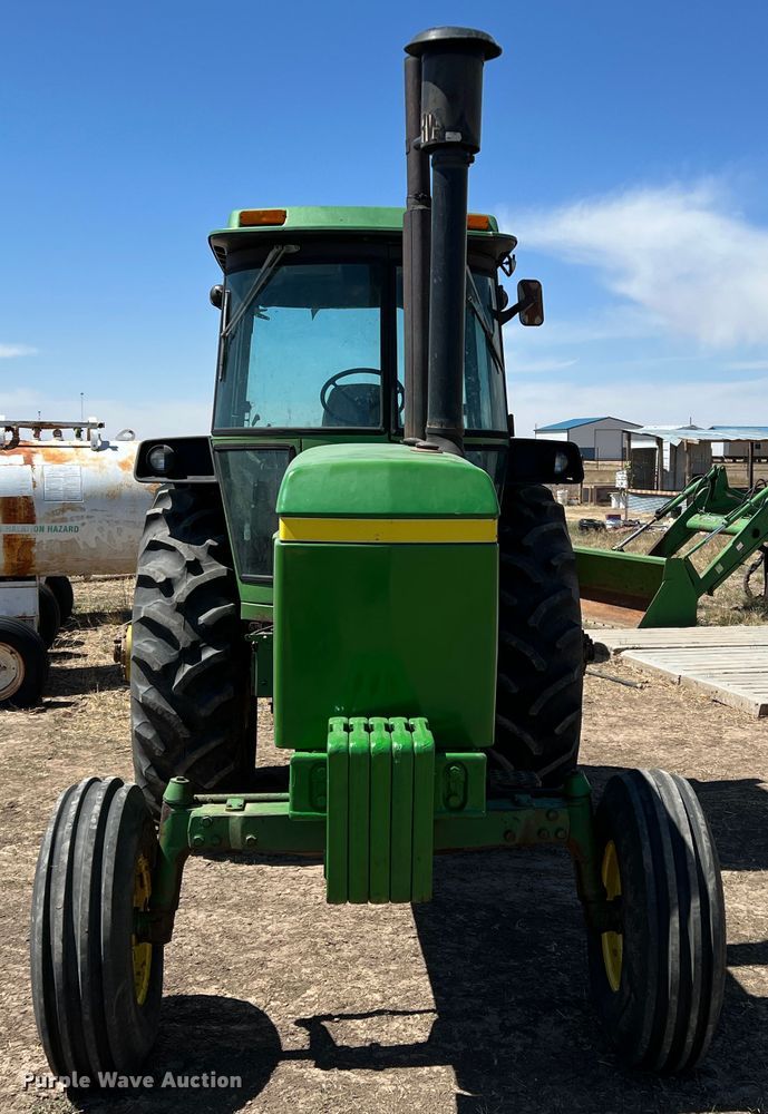 image for item IG9402 1976 John Deere 4430  tractor