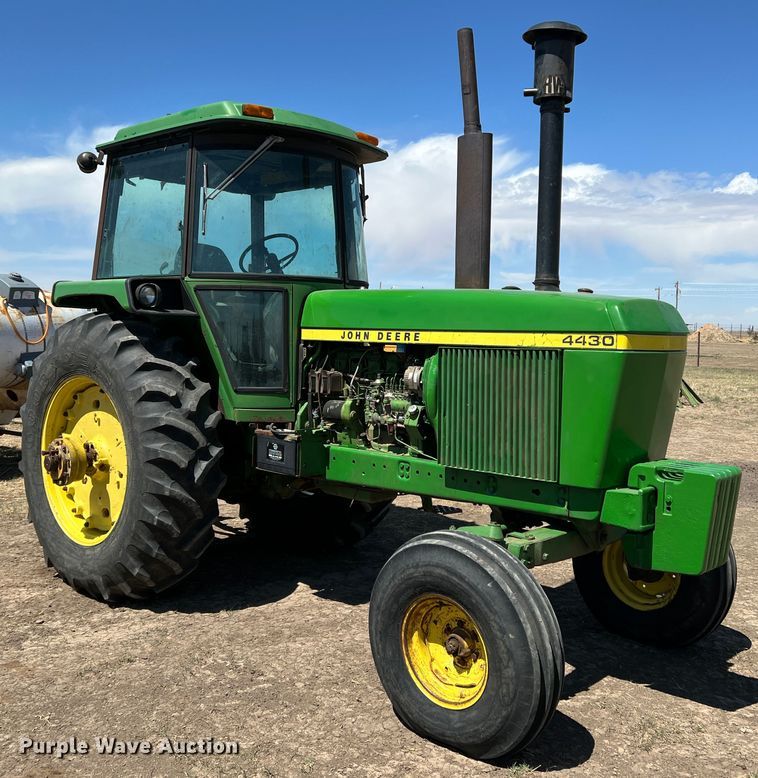 image for item IG9402 1976 John Deere 4430  tractor