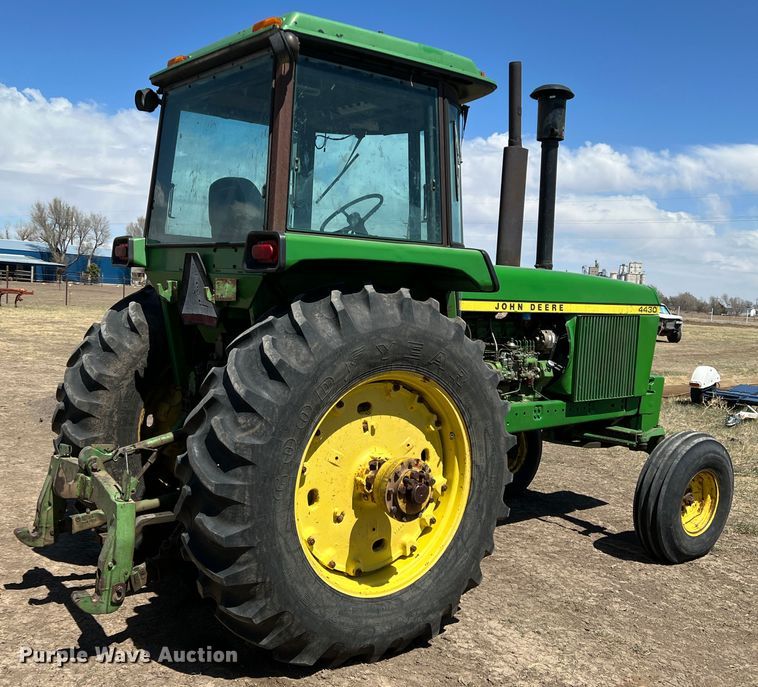 image for item IG9402 1976 John Deere 4430  tractor