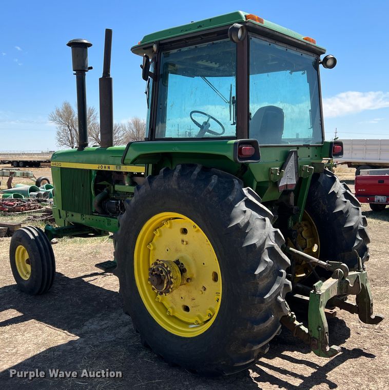 image for item IG9402 1976 John Deere 4430  tractor
