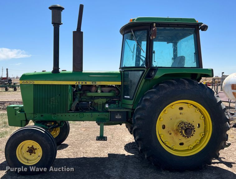 image for item IG9402 1976 John Deere 4430  tractor