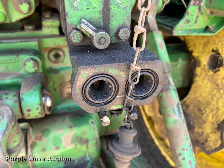 image for item IG9402 1976 John Deere 4430  tractor