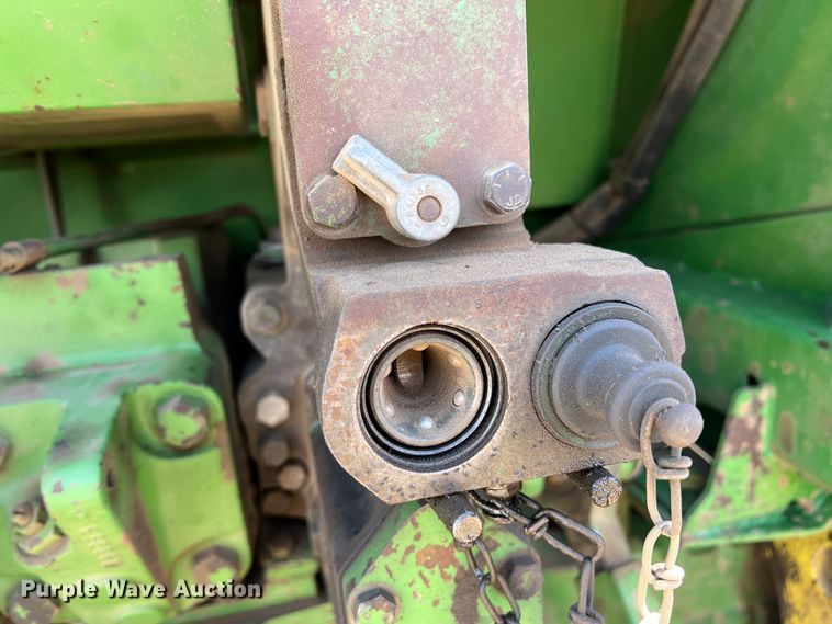 image for item IG9402 1976 John Deere 4430  tractor