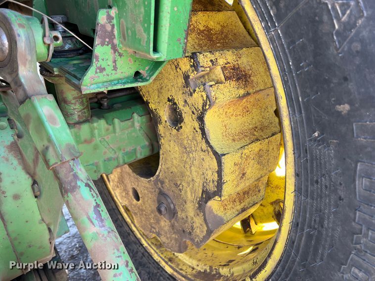 image for item IG9402 1976 John Deere 4430  tractor