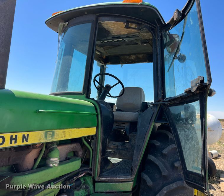 image for item IG9402 1976 John Deere 4430  tractor