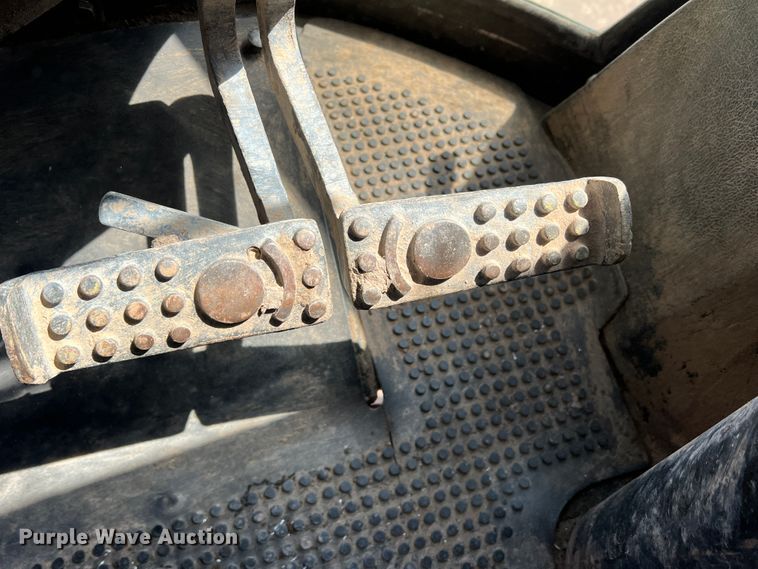 image for item IG9402 1976 John Deere 4430  tractor