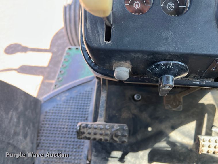 image for item IG9402 1976 John Deere 4430  tractor