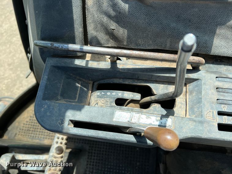 image for item IG9402 1976 John Deere 4430  tractor