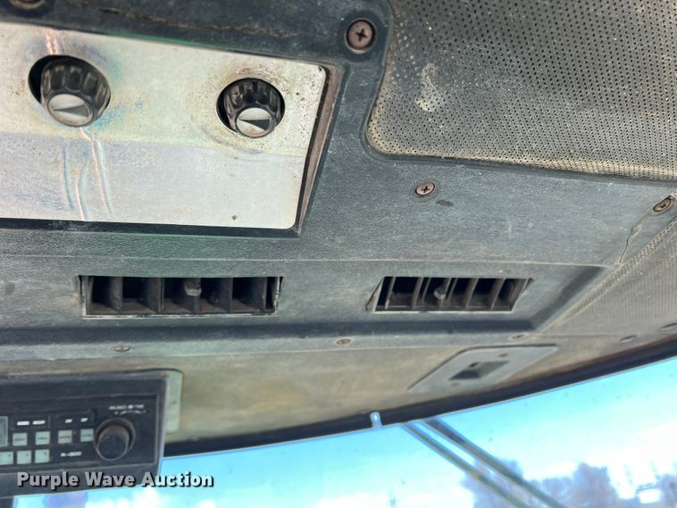 image for item IG9402 1976 John Deere 4430  tractor