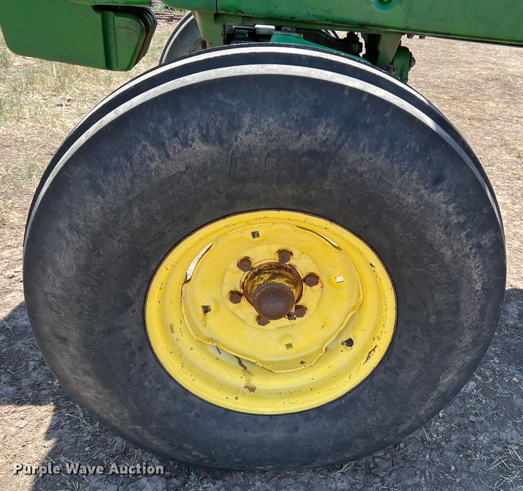 image for item IG9402 1976 John Deere 4430  tractor