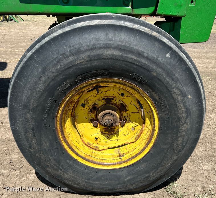 image for item IG9402 1976 John Deere 4430  tractor