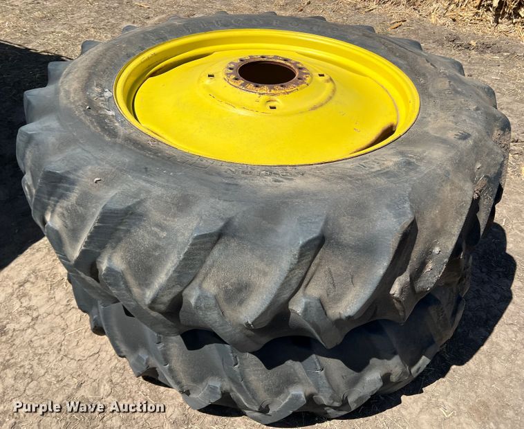 image for item IG9402 1976 John Deere 4430  tractor