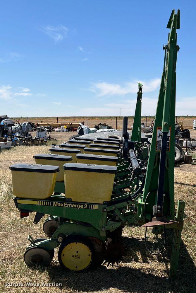 image for item IG9404 John Deere 7300 MaxEmerge 2  planter
