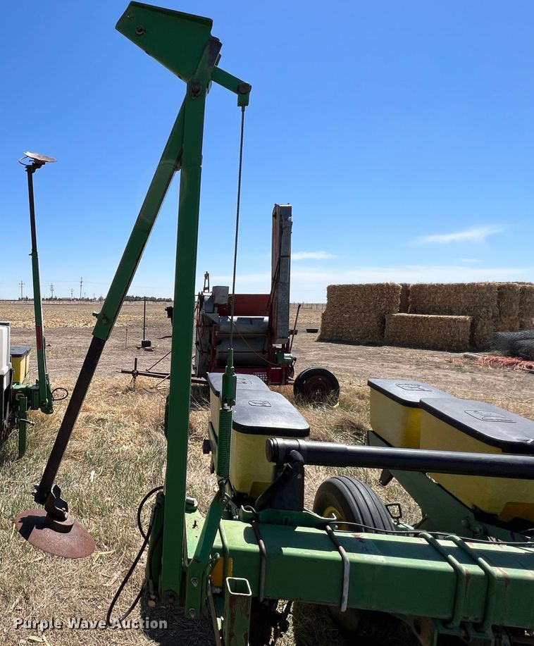 image for item IG9404 John Deere 7300 MaxEmerge 2  planter