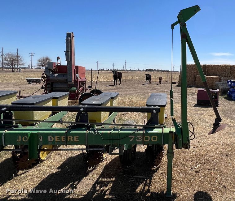 image for item IG9404 John Deere 7300 MaxEmerge 2  planter