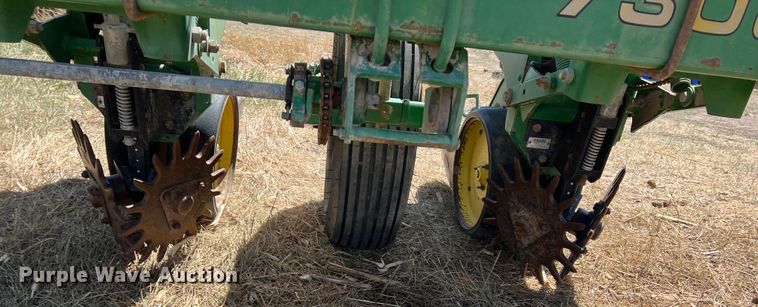 image for item IG9404 John Deere 7300 MaxEmerge 2  planter