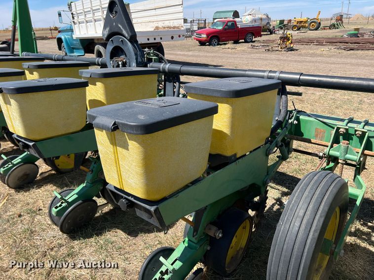 image for item IG9404 John Deere 7300 MaxEmerge 2  planter
